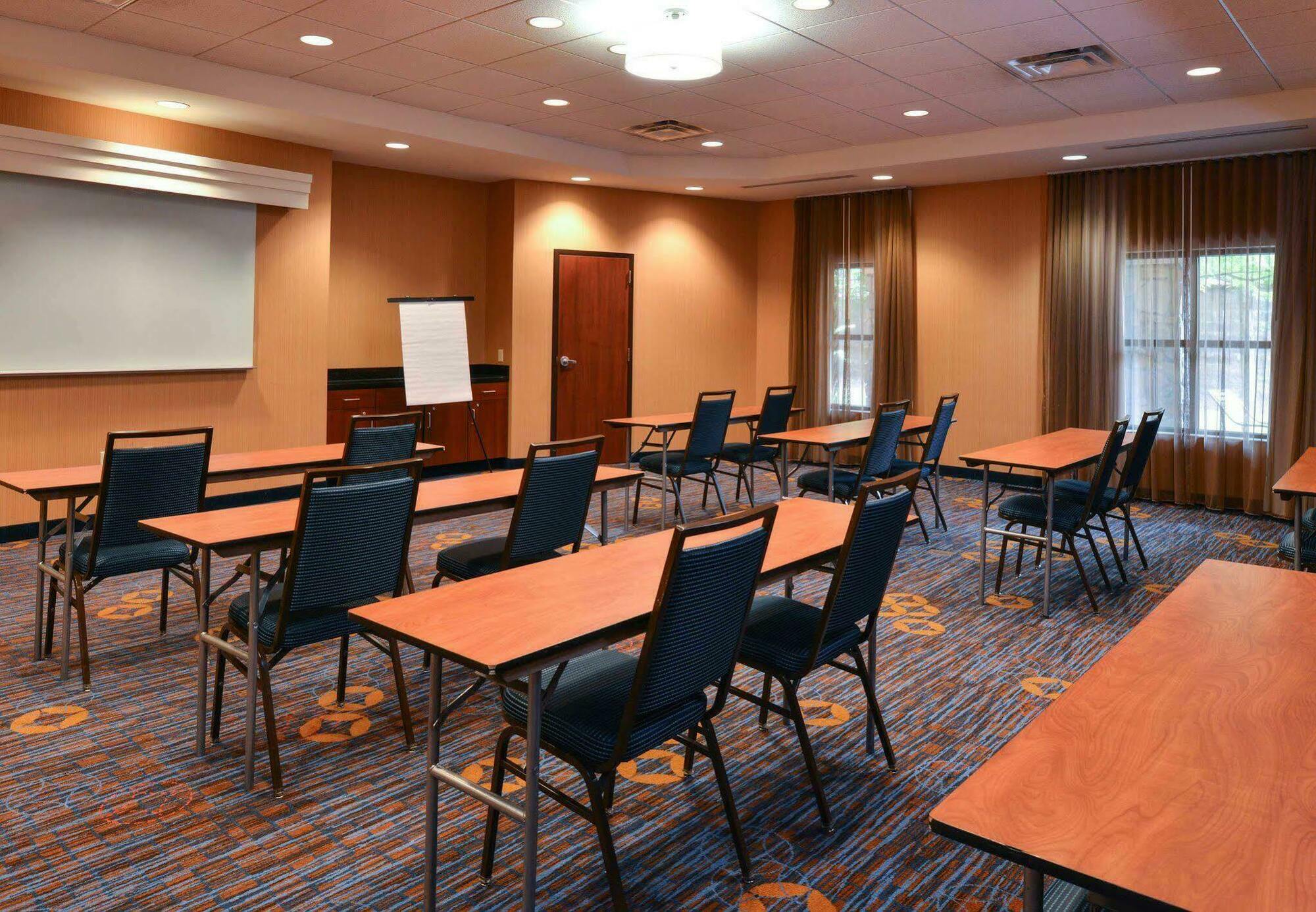 Courtyard Pittsburgh Монровилл Экстерьер фото